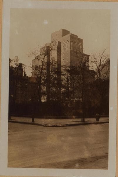 Manhattan: Gramercy Park North - Gramercy Park (East), 1927–1928