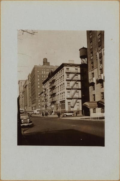 Manhattan: 5th Avenue - Washington Mews, 1933