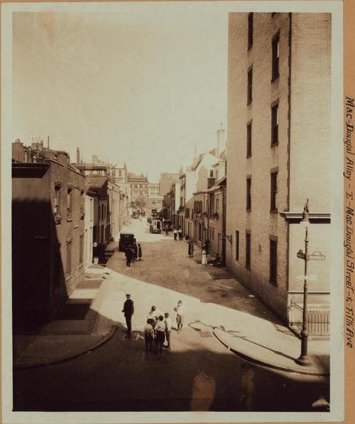 Manhattan: MacDougal Alley - MacDougal Street, 1925