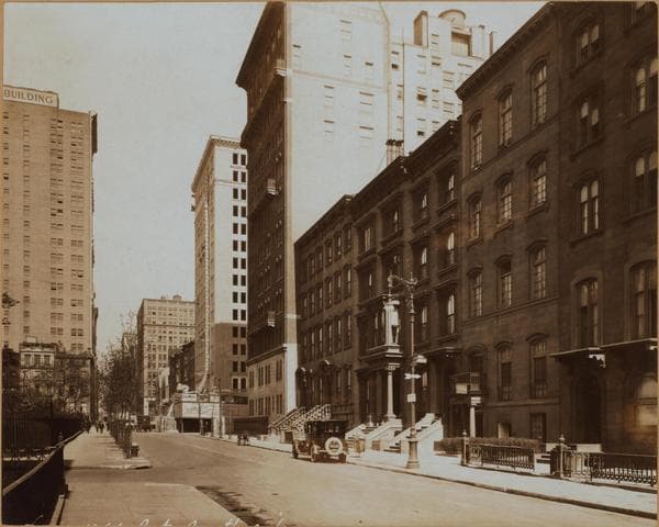 Manhattan: Gramercy Park North - Gramercy Park (East), 1925