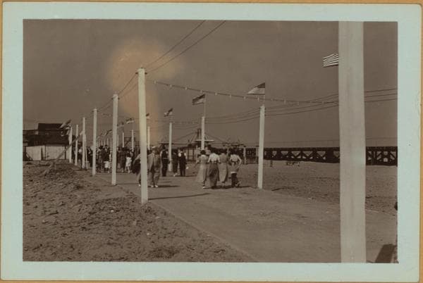 Staten Island - South Beach - [Boardwalk and May's Hotel.], 1937