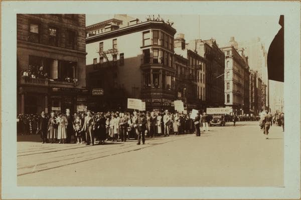 Celebrations - Parades - Municipal Events - Communist Demonstration., 1937-05-01